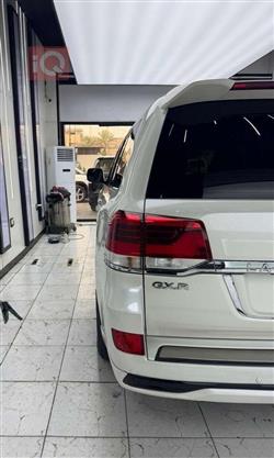 تۆیۆتا لاند کروزەر